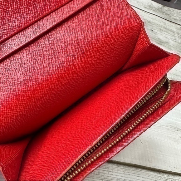 AUTHENTIC Louis Vuitton Epi Porte Leather Bifold Wallet. Red. - Picture 4 of 16